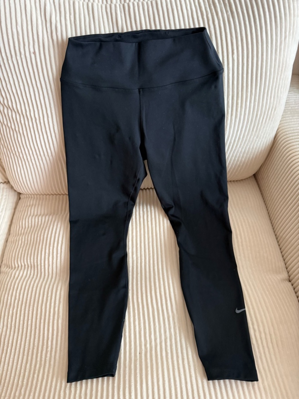 women’s black nike leggings